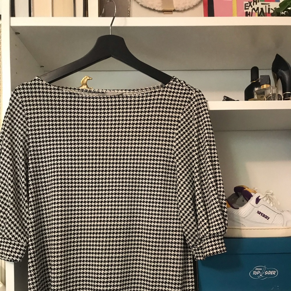 Beautiful houndstooth top from H&M!